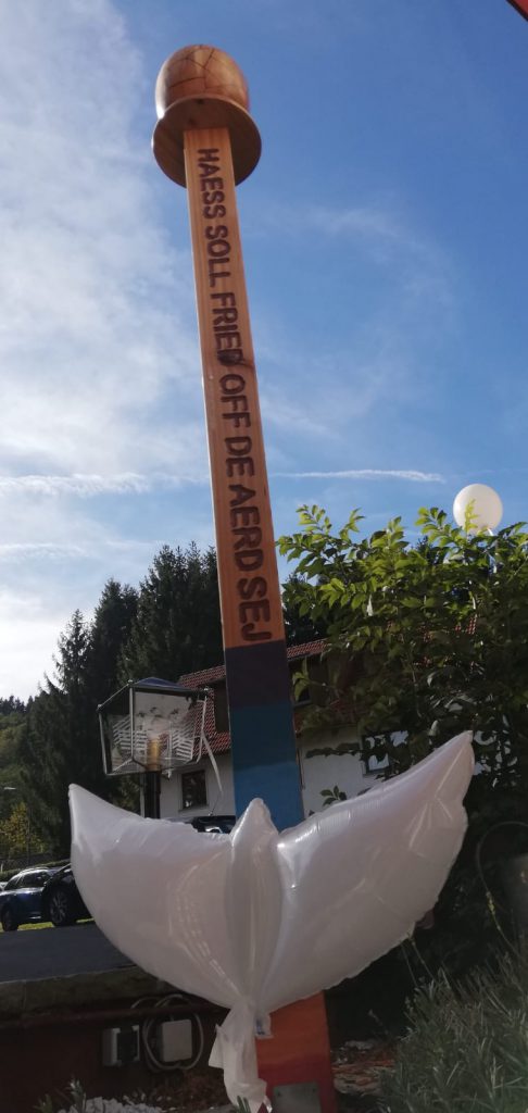 Der Rhöner-Mundart-Friedenspfahl in Gersfeld