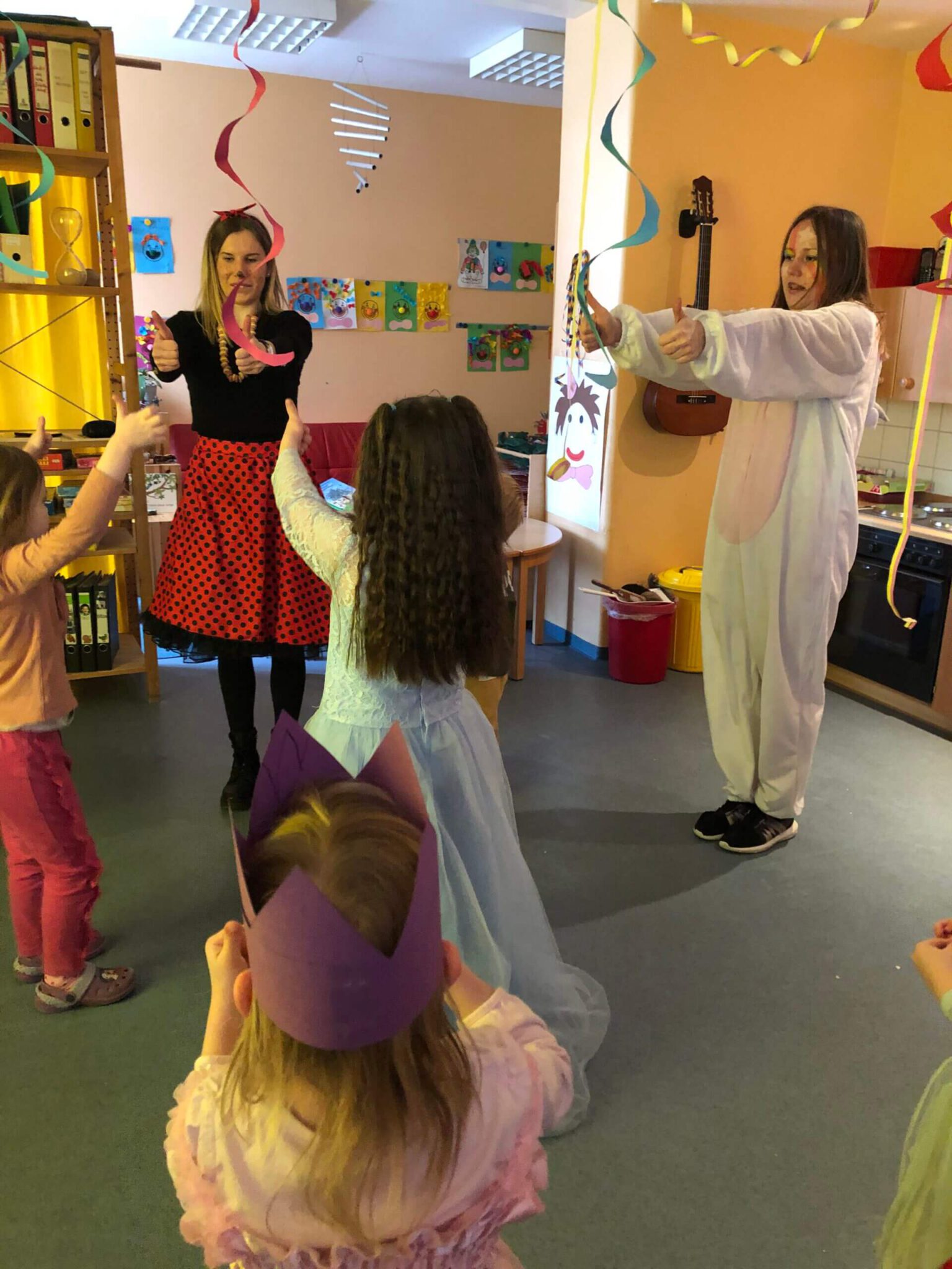 karneval-im-kindergarten-gersfeld-tanzen-2021 | Kindergarten Don Bosco